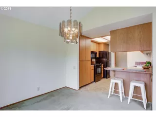 Photo #5: 19523263 Listing