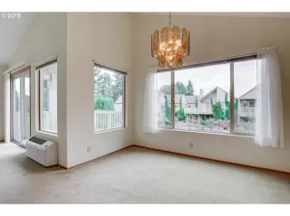 Photo #6: 19523263 Listing