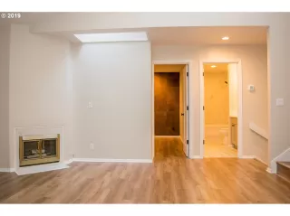 Photo #4: 19523666 Listing