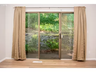 Photo #5: 19523666 Listing