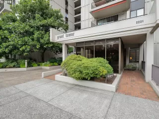 Photo #1: 19524907 Listing