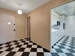 Photo #2: 19524907 Listing