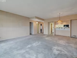 Photo #5: 19524907 Listing