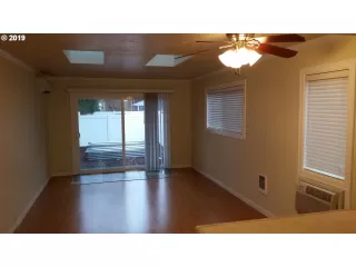 Photo #4: 19525899 Listing