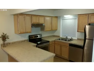 Photo #5: 19525899 Listing