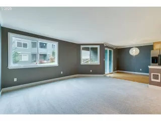 Photo #6: 19527726 Listing