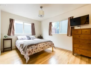 Photo #6: 19530219 Listing