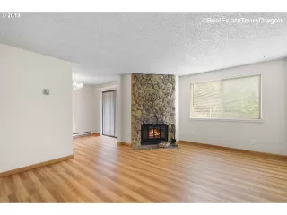 Photo #3: 19532993 Listing