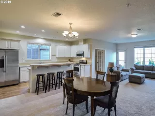 Photo #4: 19538662 Listing