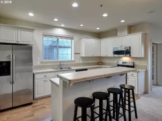 Photo #5: 19538662 Listing