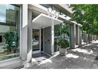 Photo #2: 19540349 Listing