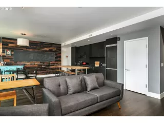 Photo #6: 19540349 Listing