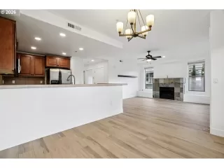 Photo #5: 195549082 Listing 