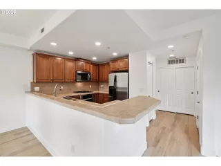 Photo #6: 195549082 Listing 