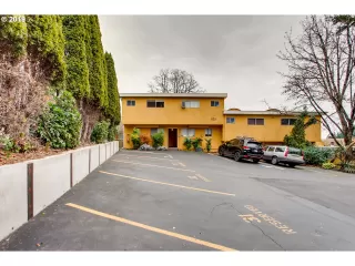 Photo #1: 19555142 Listing