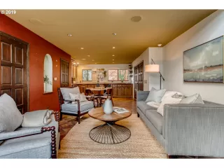 Photo #4: 19555142 Listing