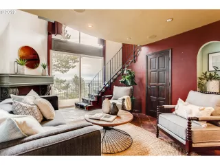 Photo #5: 19555142 Listing