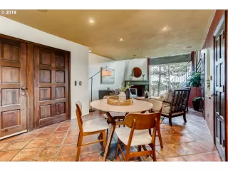 Photo #6: 19555142 Listing