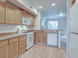 Photo #5: 19560174 Listing