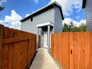 Photo #5: 19560351 Listing