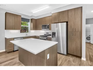 Photo #6: 19564545 Listing