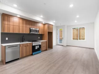 Photo #2: 195660972 Listing 