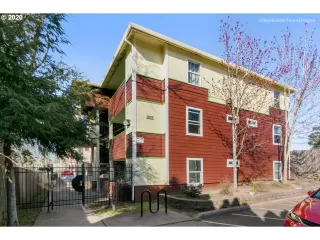 Photo #2: 19566724 Listing