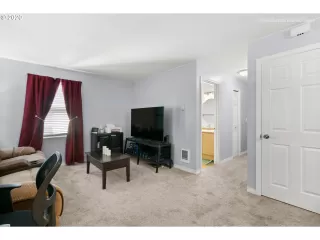 Photo #5: 19566724 Listing