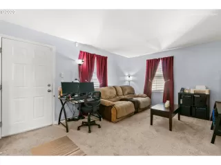 Photo #6: 19566724 Listing