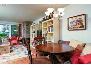 Photo #5: 19570169 Listing