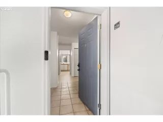 Photo #2: 195723047 Listing