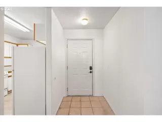 Photo #3: 195723047 Listing