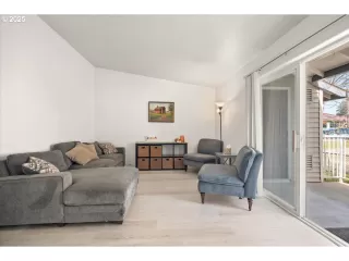 Photo #4: 195723047 Listing