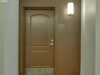 Photo #3: 19573801 Listing