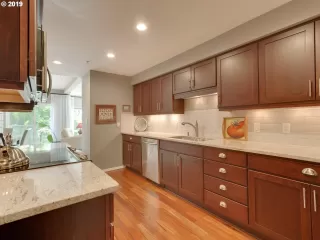 Photo #5: 19573801 Listing