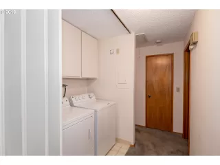 Photo #3: 19574156 Listing