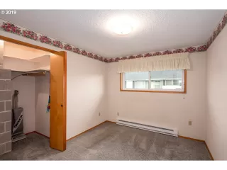 Photo #5: 19574156 Listing