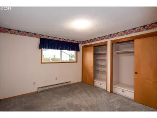 Photo #6: 19574156 Listing