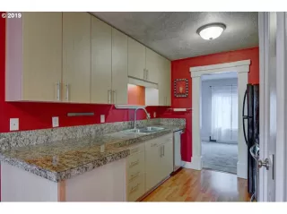 Photo #5: 19574326 Listing