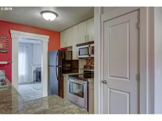 Photo #6: 19574326 Listing