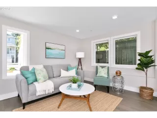 Photo #4: 19577968 Listing