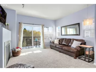 Photo #3: 19578936 Listing