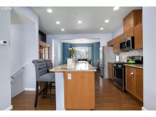 Photo #6: 19578936 Listing