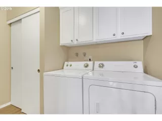 Photo #6: 19582507 Listing