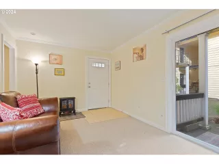 Photo #4: 195849205 Listing