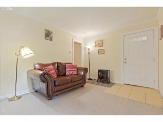 Photo #5: 195849205 Listing