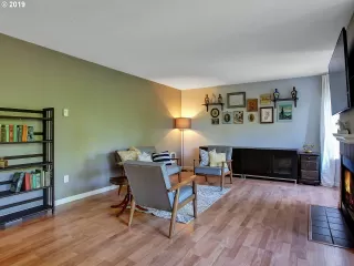 Photo #3: 19585691 Listing