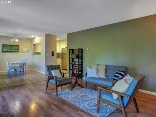 Photo #4: 19585691 Listing