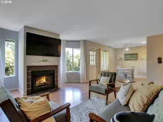 Photo #5: 19585691 Listing