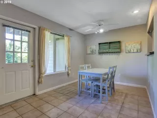 Photo #6: 19585691 Listing